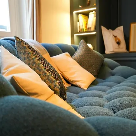 Luxurious Saint Honore Apartment *