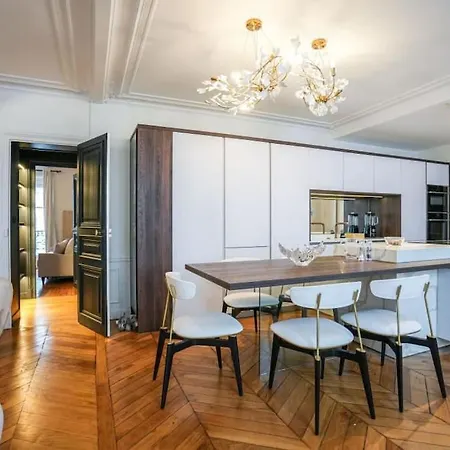 Luxurious Saint Honore Apartment *