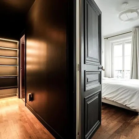 Apartment Luxurious Saint Honore Paris